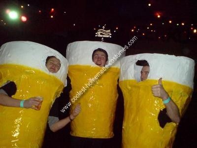 Homemade Beerglass Group Costume Beer Costume Diy, Costume Homemade, Beer Costume, Cool Beer, Homemade Beer, Diy Beer, Wire Netting, Homemade Costume, Homemade Costumes