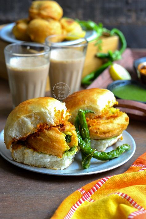 Vada Pav Vada Pav Recipe, Indian Food Photography, Pav Recipe, Puri Recipes, Potato Fritters, Chaat Recipe, India Food, Indian Street Food, Indian Snacks