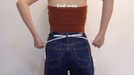 This is a guide to making the waist of jeans tighter using a shoelace. Learn how to make jeans tighter without a belt, in this step-by-step tutorial. Jean Hacks Waist Smaller Shoe Lace, Tying Jeans With Shoe Lace, Shoe Lace As Belt, Tie Jeans With Shoelace, Jeans Tighter Waist, Make Jeans Tighter At Waist, Shoe Lace Pants Hack, Shoelace Hack Jeans, Shoelace Jeans Hack