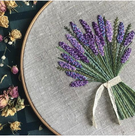 Herb Embroidery, Basic Hand Embroidery Stitches, Yarn Embroidery, Diy Embroidery Designs, Hand Embroidery Patterns Flowers, Diy Embroidery Patterns, Embroidery Stitches Tutorial, Hand Embroidery Projects, Pola Sulam