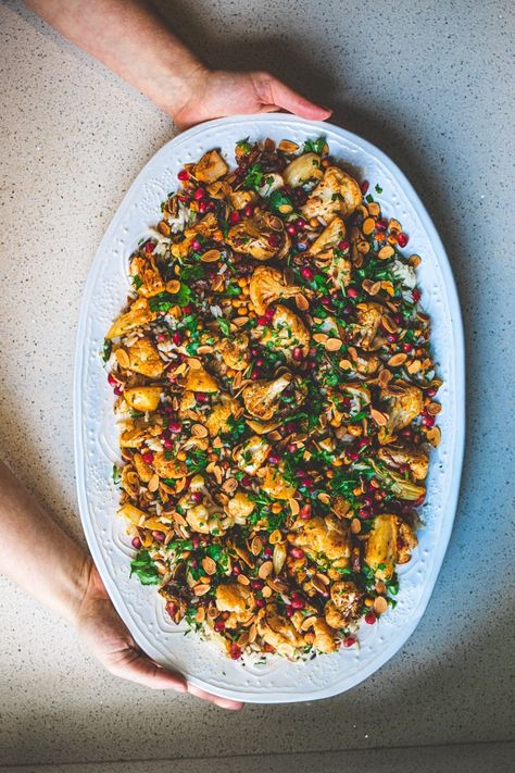 Smoky roasted cauliflower salad with crunchy chickpeas and wild rice all tied together with a subtly spicy harissa dressing. It's delicious! Harissa Salad, Cauliflower Pomegranate, Harissa Dressing, Cauliflower Hummus, Roasted Cauliflower Salad, Healthy Beans, Crunchy Chickpeas, Cauliflower Salad, Healthy Veggies