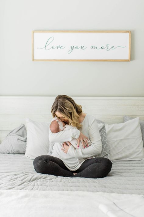 Winter Fotos, Winter Maternity Shoot, Family Photo Outfits Winter, Miss Georgia, Newborn Family Pictures, Lifestyle Newborn Photos, Newborn Photo Outfits, Winter Newborn, New Hampshire Wedding