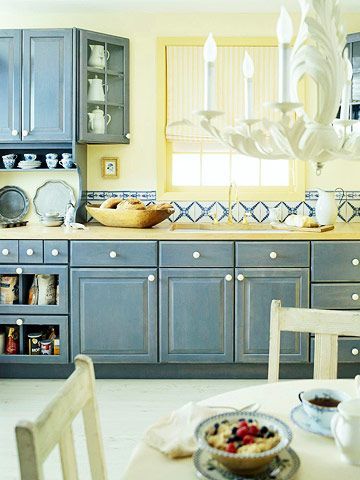 blue and yellow kitchen. Love the one glass front cabinet door. @Michele Morales Morales Morales Fuld Segelnick Modular Makeover, Blue Yellow Kitchens, Yellow Kitchens, Kitchen Yellow, Cottage Kitchen Design, Country Dining Rooms, Cottage Kitchens, Blue Cabinets, Yellow Kitchen