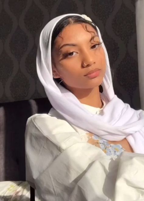 Hijab Styles Showing Hair, Christian Veil Outfit, Hijab Styles With Hair Showing, Christian Veiling Aesthetic, Hijab With Hair Showing, Headcovering Hairstyles, Christian Veil Aesthetic, Christian Veiling Styles, Veiling In Christianity