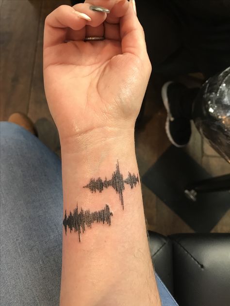 Sound wave tattoo of my children's laughs when they were babies. Absolutely love it! Voice Memo Tattoo, Wave Tattoo Ideas, Sound Wave Tattoo, Pulse Tattoo, Wave Tattoo Wrist, Mini Tats, Wave Tattoo Design, Wave Tattoo, C Tattoo