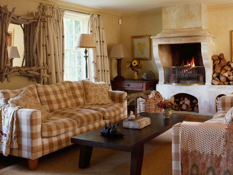 On the enduring appeal of the retro Ralph Lauren aesthetic Lauren Aesthetic, Ralph Lauren Aesthetic, Cottage Interior Design, Cotswolds Cottage, Kit Kemp, English Country Cottage, Cottage Living Rooms, Cottage Interior, Cottage Interiors