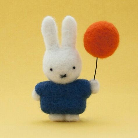 Needle Felted Miffy by Lindsey Thomas Makes on Etsy Needle Felt Aesthetic, Needle Felted Sanrio, Sanrio Needle Felt, Needle Felting Kawaii, Aesthetic Needle Felting, Needle Felted Characters, Lindsey Thomas, Felted Characters, Felt Needling