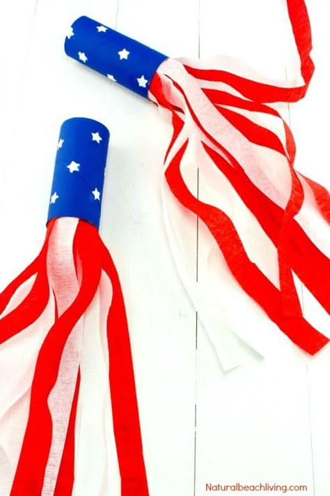 Windsock Craft, American Flag Crafts, 4th Of July Crafts, Fourth Of July Crafts For Kids, Patriotic Kids, Fireworks Craft, Paper Towel Crafts, Incredible Nature, Flag Crafts