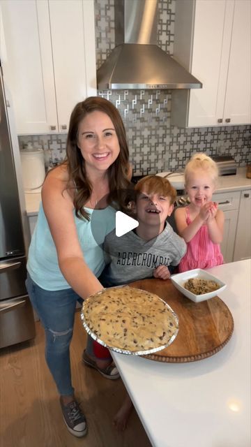 YWM Family on Instagram: "Share this easy recipe with a friend and save it for yourself!! 😆 🍫 🍪 This Smookie Pie is so yummy and easy to make!

Did you know that you can easily shop our videos on LTK?! Just search for YWM_Family. 💕 Make sure to follow us there too for exclusive in app content.

#SmookiePie #Smookies #BestDessert #EasyRecipes #PieRecipe #Smores #Cookies" Niko Moon, Quick Yummy Desserts, Cracker Cookies, Smores Cookies, Cookie Brownie Bars, Ooey Gooey, Cookie Pie, Air Fryer Recipes Healthy, Cookie Mix