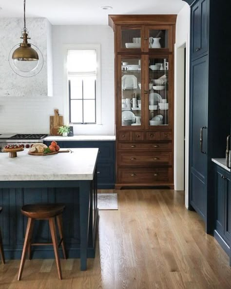 Mixed Wood Kitchen, 2021 Kitchen Trends, Farmhouse Kitchen Design, Mom Stuff, Pantry Design, Kitchen Trends, Modern Farmhouse Kitchens, Dining Areas, Kitchen Redo