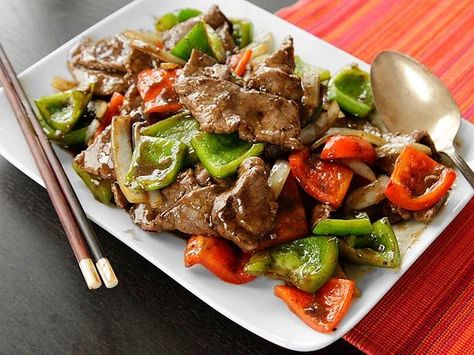 Chinese Pepper Steak (Stir-Fried Beef with Onions, Peppers, and Black Pepper Sauce) | Serious Eats : Recipes Black Pepper Sauce Recipe, Beef And Peppers, Pepper Steak Stir Fry, Steak Stirfry Recipes, Recipe Eggplant, Steak Chili, Chinese Pepper Steak, Recipes Chinese, Pepper Steak Recipe