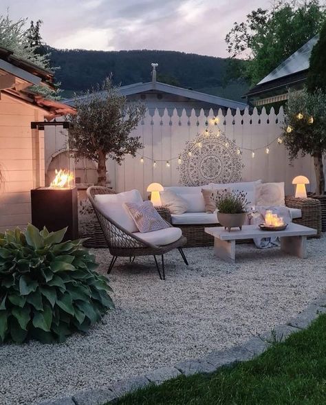 a modern boho patio with wicker seating furniture, a fire pit, a boho chair, some trees, lights and decor Yard Garden Ideas, Gravel Patio, Boho Patio, Backyard Balcony, Aesthetic Garden, Garden Aesthetic, Backyard Inspiration, Outdoor Gardens Design, Modern Patio