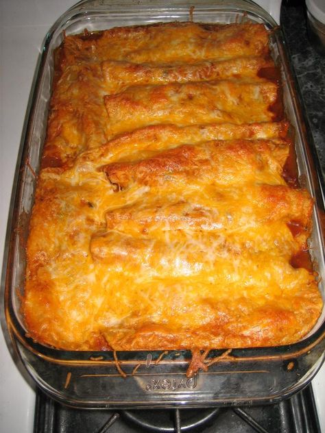 My chicken/white sauce enchiladas are admittedly unauthentic. These, however, are pretty spot on if you want *real* Mexican food. I fou... Taco Bell Quesadilla, Mexican Enchiladas, Beef Enchilada Recipe, Real Mexican Food, Enchiladas Recipe, Beef Enchiladas, Easy Mexican, Enchilada Recipes, Taco Bell