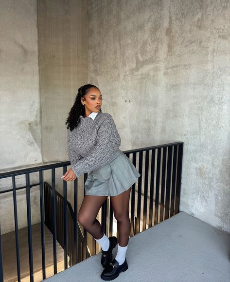 Naomi 🦋 | Grey skort and platform loafers 🎶🍁 | Instagram Skirts For Curvy Women, Fashionista Style, Platform Loafers, Women Skirts, White Socks, Girl Swag, Skirts For Women, Casual Style Outfits, Black Tights