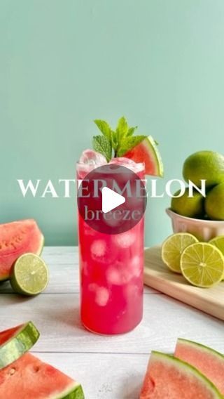 Watermelon Breeze, Colourful Cocktails, Vodka Watermelon, Green Juice Smoothie, Watermelon Wedge, Cocktail And Mocktail, Soda Recipe, Colorful Cocktails, Shakes Drinks