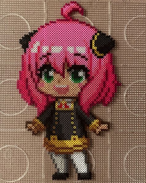 Perler Anime, Perler Crafts, Diy Perler Bead Crafts, Anya Forger, Diy Perler Beads, Iron Beads, Bead Ideas, Fuse Beads, Perler Bead Patterns