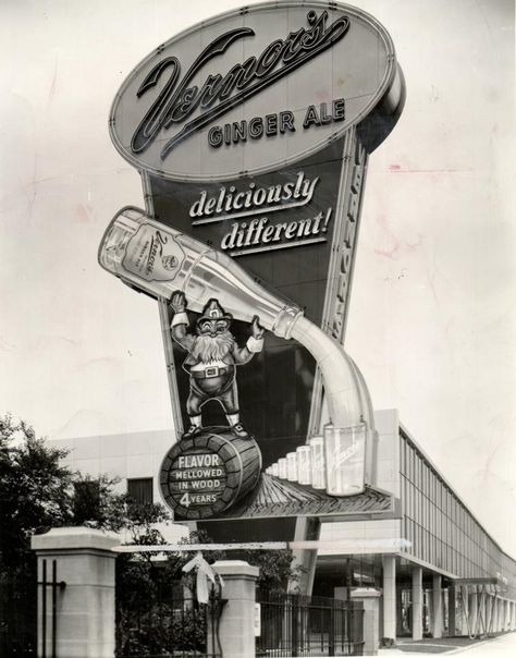 Vernor's plant & sign on Woodward Avenue, Detroit. 'Deliciously Different!' Detroit Rock City, Detroit History, Plant Signs, Station Service, Detroit City, Vintage Michigan, Vintage Neon Signs, Michigan Travel, State Of Michigan