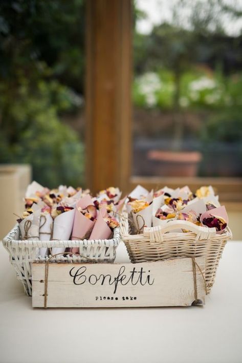 Diy Confetti, Wedding Exits, Wedding Favors Cheap, Diy Wedding Favors, Wedding Confetti, Spring Diy, Cheap Wedding, Diy Wedding Decorations, Wedding Guest Book