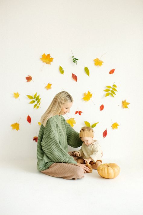 autumn fotoday Fall Indoor Photoshoot Setup, Fall Studio Photoshoot, Wednesday Fall, 2023 Thanksgiving, Photo Halloween, Kids Studio, Studio Photoshoot, Fall Photoshoot, Fall Kids