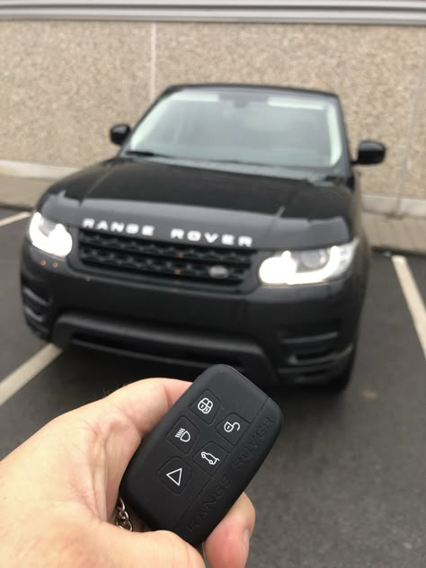 Range Rover Car Keys, Range Rover Keys Aesthetic, Range Rover Keys, All Black Range Rover, 2011 Range Rover, Range Rover Sport Black, Range Rover Jeep, Rover Ranger, Dream Cars Range Rovers