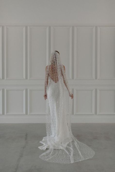 Minimal Veil Wedding, Mwl Bridal, Crepe Dresses, Kendall Jenner Outfits Casual, Veil Ideas, Made With Love Bridal, Cathedral Length Veil, Wedding Party Outfits, Wedding Dress With Veil