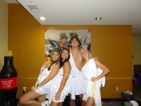 Toga Night, Greek Party, Frat Party, Toga Costume, Toga Party, Halloween 23, Frat Guys, Frat Parties, Social Themes