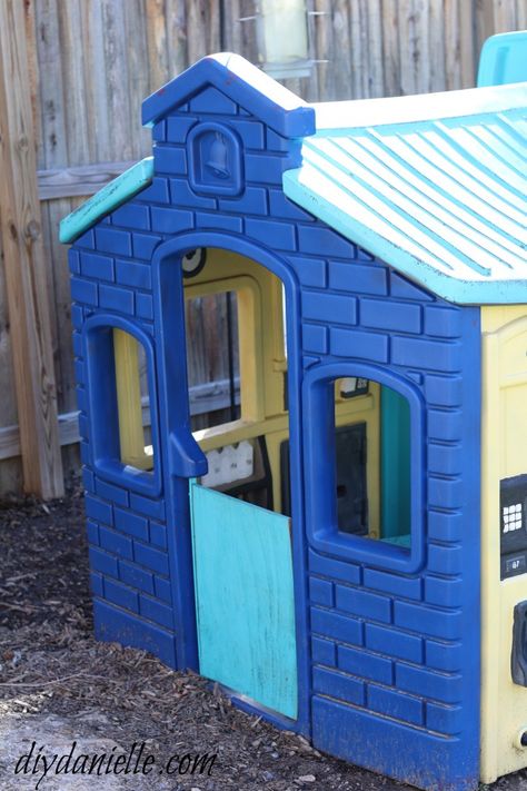 Blue paint lasted longer than the other colors on this painted plastic playhouse. Toddler Backyard, Painted Playhouse, Diy Playhouse Makeover, Plastic Playhouse, Tips For Painting, Diy Playhouse, Auction Ideas, Homemade Toys, Toy House