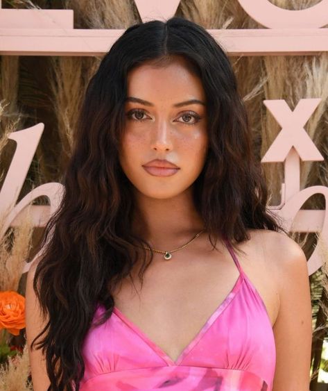 CINDY KIMBERLY Cidney Kimberly, Kimberly Hair, Gigi Style, Desi Fashion Casual, Cindy Kimberly, Pretty Skin, Brunette Girl, Makeup Pictures, The Model