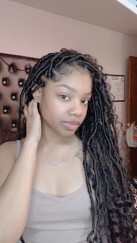 Fake Locs, Bts Hairstyle, Micro Braids Hairstyles, Girl Hairstyle, Faux Locs Hairstyles, Box Braids Hairstyles For Black Women, Braided Cornrow Hairstyles, Protective Hairstyles Braids, Cornrow Hairstyles