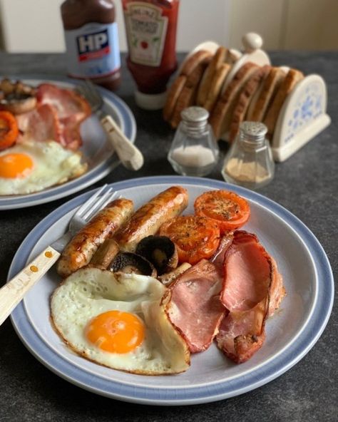 Simple Grilled B & B Breakfast - Lavender and Lovage Family Supper, Breakfast Prep, Country Recipes, B And B, Grilled Tomatoes, Vegan Sausage, Cooked Breakfast, Bacon Egg, British Food