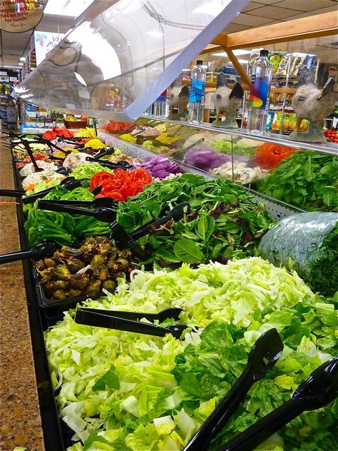 Diy Salad Bar Wedding, Wedding Salad Bar, Salad Bar Design, Salad Bar Ideas Buffet, Salad Bar Party, Salad Bar Ideas, Salad Bar Restaurants, Salad Restaurant, Fruit Kabob