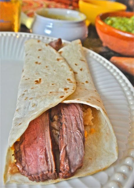 The Barbee Housewife: Pappasito's Steak Fajitas {Copycat} There is a Chicken Fajita recipe also. Fajita Steak Marinade, Fajita Marinade Recipe, Fajita Steak, Best Steak Fajitas, Beef Fajita Marinade, Beef Fajita Recipe, Flank Steak Fajitas, Mexican Food Restaurant, Easy Steak Fajitas