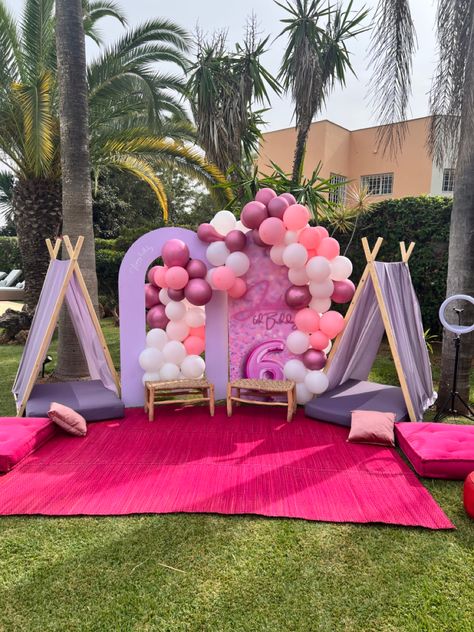 Pink And Purple Picnic, Pink Picnic Party, Purple Picnic, Picnic Parties, Pink Picnic, Picnic Theme, Cute Birthday Pictures, Outdoor Birthday, Picnic Birthday