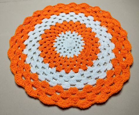 Learn to Crochet New design of thalposh/woolen rumal. Free pattern of round Crochet Placemat. This crochet doily tutorial is easy and beginners friendly, it uses simple stitches - double crochet and slip stitch. Thalposh Design, Thali Cover, Crochet Thalposh, Round Table Cloths, Placemat Patterns, Crochet Placemat, Crochet Placemat Patterns, Round Crochet, Crochet Placemats