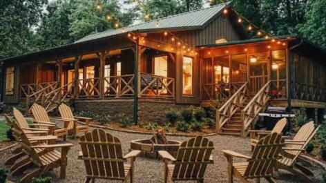 9 Best Things to Do in Hartford, Connecticut - TripsToDiscover Cabin Backyard, Bnb Ideas, Cabin Inspiration, Cabin Exterior, Double French Doors, House Cottage, Luxury Cabin, Lake Cabin, Cabin Living