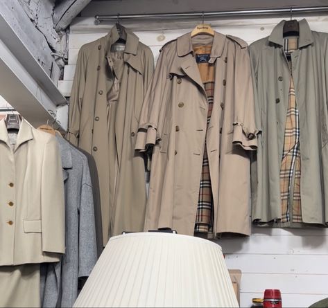 Burberry Astethic, Burberry Trench Coat Aesthetic, Beige Trench Coat Aesthetic, Burberry Coat Aesthetic, Vintage Burberry Aesthetic, Burberry Jacket Outfit, Trenchcoat Aesthetic, City Spies, Aesthetic Trench Coat