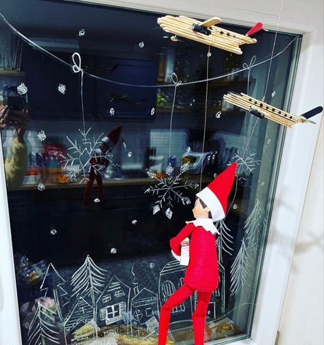 Elf Window Display, Elf Window Painting, Elf On The Shelf Window Ideas, Shelf Window, Window Drawing, The Elf On The Shelf, Elf Ideas, Window Painting, On The Shelf