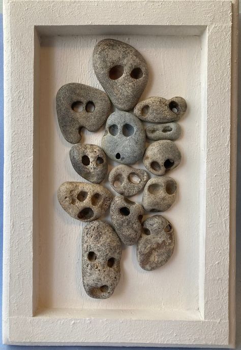 Hag Stone Crafts, Stone Crafts Ideas Home Decor, Goth Easter, Geology Activities, River Stones Crafts, Rock Mosaic, Beach Rock Art, Stone Artwork, Gemstones Chart