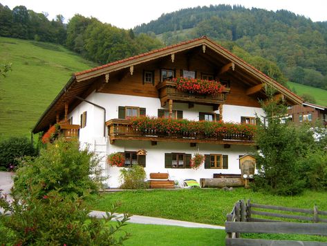 German Houses, Alpine Chalet, Architecture Mapping, Swiss Chalet, Mountain Living, Garden Containers, Church Architecture, Bavaria Germany, Road Trip Usa