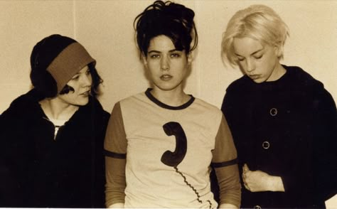 Riot Grrl, Feminist Punk, Kathleen Hanna, Riot Grrrl, Music Stuff, Girl Style, Punk Rock, Music Artists, Singers