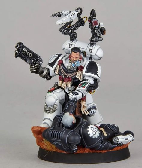 Apothecary 40k, 40k Apothecary, Space Marine Apothecary, Space Marine Conversion, Space Marine Space Wolves, Primaris Kitbash, Space Marine Kitbash, 40k Deathwatch, Primaris Space Wolves