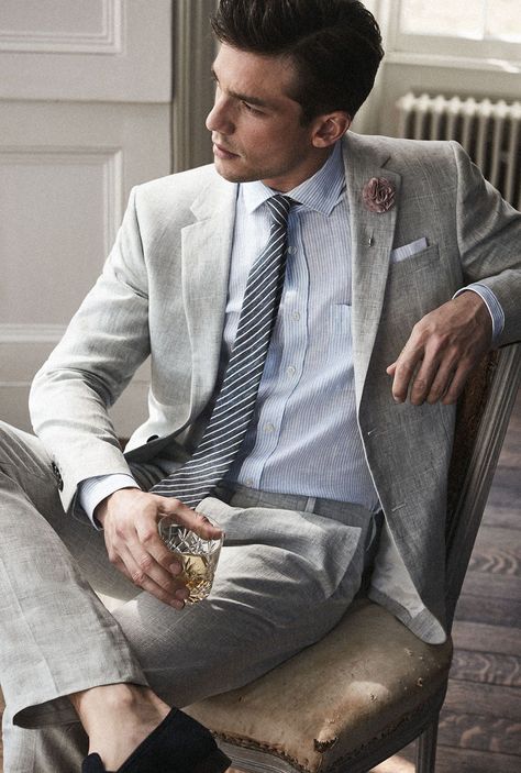 A COOL CANDIDATE The one true sartorial staple for warm-weather dressing, linen is all about looking cool while staying cool. For those enunciating vows in hotter climes the linen suit is a requisite, not only for the lightweight fabrication, but for its looser, less crisp appearance, which perfectly captures the fun mood of summer weddings. Grey Linen Suit, Mens Suit For Wedding, Summer Wedding Menswear, Grey Mens Suit, Suit For Wedding, Grey Suit Men, Fiesta Tropical, Grey Suit, Groomsmen Suits