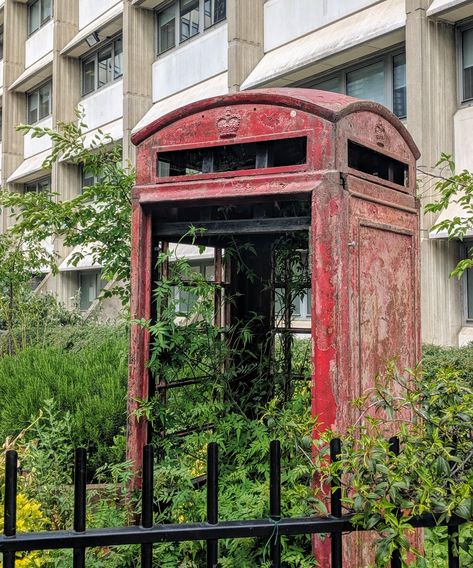 In light of Theresa May's resignation here's an old English telephone booth English Telephone Booth, Art Homework, Abandoned Photography, Red Telephone Box, Booth Inspiration, Red Telephone, Apocalypse Art, Urban Explorer, Telephone Box