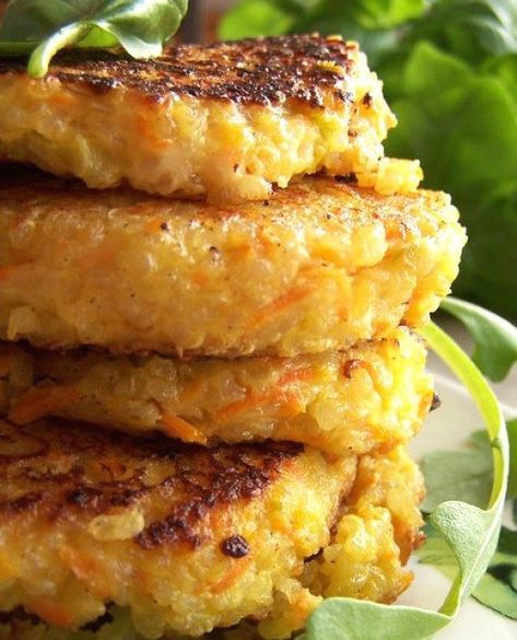 Quinoa, Carrots and Leek Patties - This #recipe by #eatwell101 Quinoa Recipes Easy, Leek Recipes, Easy Quinoa, Csa Recipes, Gado Gado, Patties Recipe, Quinoa Recipes, How To Cook Quinoa, Meatless Meals