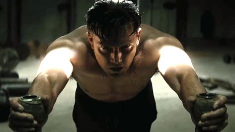 Ben Affleck workout Batcave Aesthetic, Ben Affleck Workout, Ben Affleck Batman Workout, Ben Affleck Batman Wallpapers, Batman Training, Body Physique, Batman Workout, Ben Affleck Beard, Hero Training