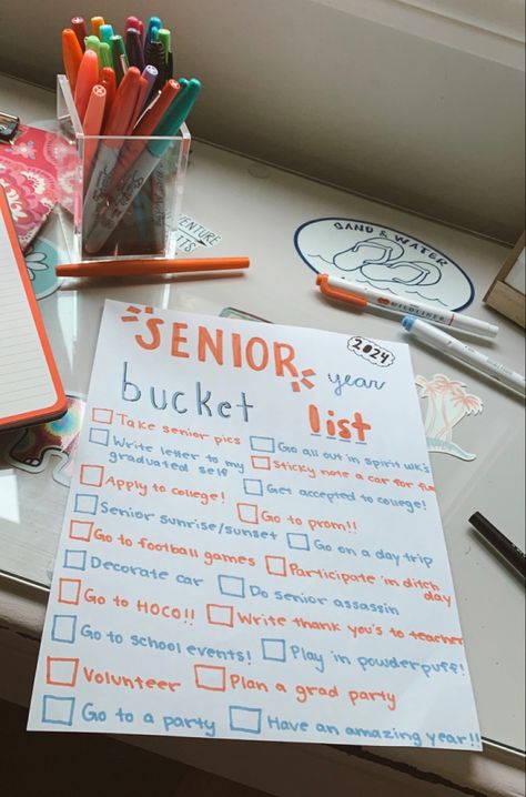 Senior Year Bucket List, Senior Bucket List, Year Bucket List, Senior Year Planning, Senior Scrapbook Ideas, Senior Year Diy, Senior Year Scrapbook, School Memories Scrapbook, Senior Year Things