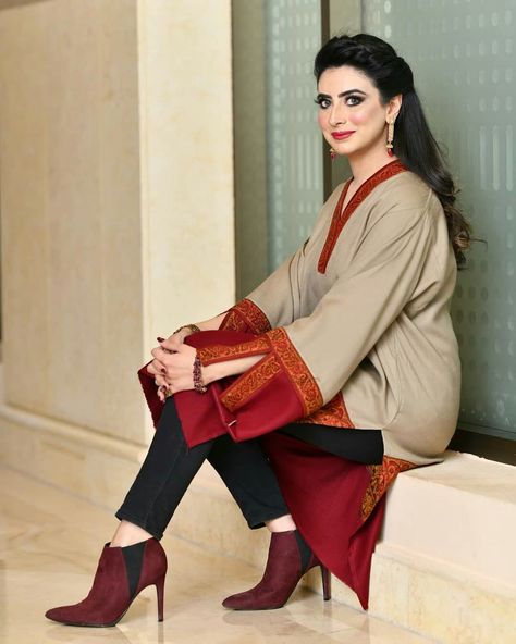 Wollen Suits Design Winter, Goj Kapor Kamiz Design, Shawl Kurti Designs, Pheran Style Suit, Woolen Suits Design Winter Pakistani, Woolen Kurtis Design Winter Indian, Wollen Suits Designs, Woolen Kurta Designs Women, Woollen Kurti Designs Winter