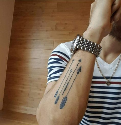 Arrows Tattoo, Pixel Tattoo, Tattoo Homme, Band Tattoos For Men, Arrow Tattoo Design, Forearm Band Tattoos, Small Forearm Tattoos, Band Tattoo Designs, Wrist Tattoos For Guys