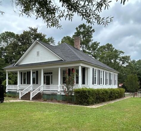 c.1900 South Carolina Home For Sale on 0.92 Acre $150K Goldfish Pond, South Carolina Homes, Greenville South Carolina, Old Houses For Sale, Front Rooms, Florida Georgia, We Are Open, Good House, Water Views