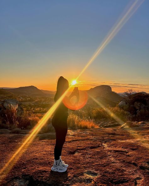 Hike dump⛰️ Hiking Black Women, 2025 Collage, Travel Aesthetic Adventure, Hike Aesthetic, Kids Vision Board, 2025 Aesthetic, Summer Checklist, Hiking Photos, Woman Hiking